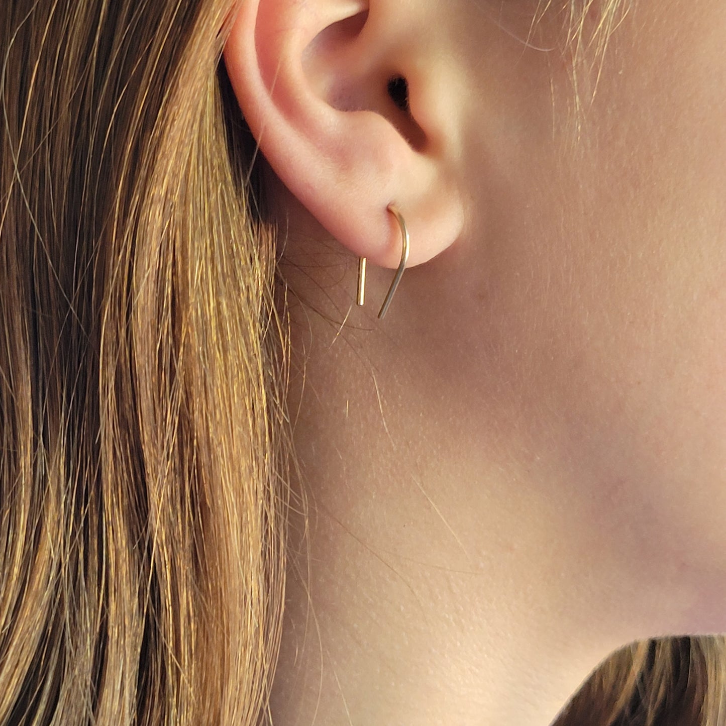 Live-In Minimalist Horseshoe Hoop Open-Style Hoop Earring